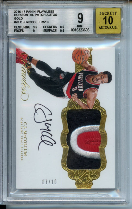 2016-17 Panini Flawless Horizontal Patch Autographs Gold #28 C.J. McCollum BGS 9-10